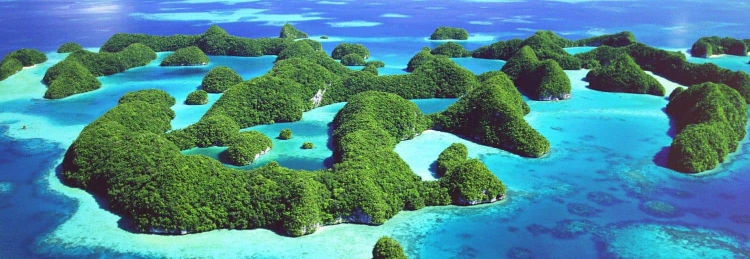 Oceanien, et væld af grønne øer, lille befolkning, hvide strande