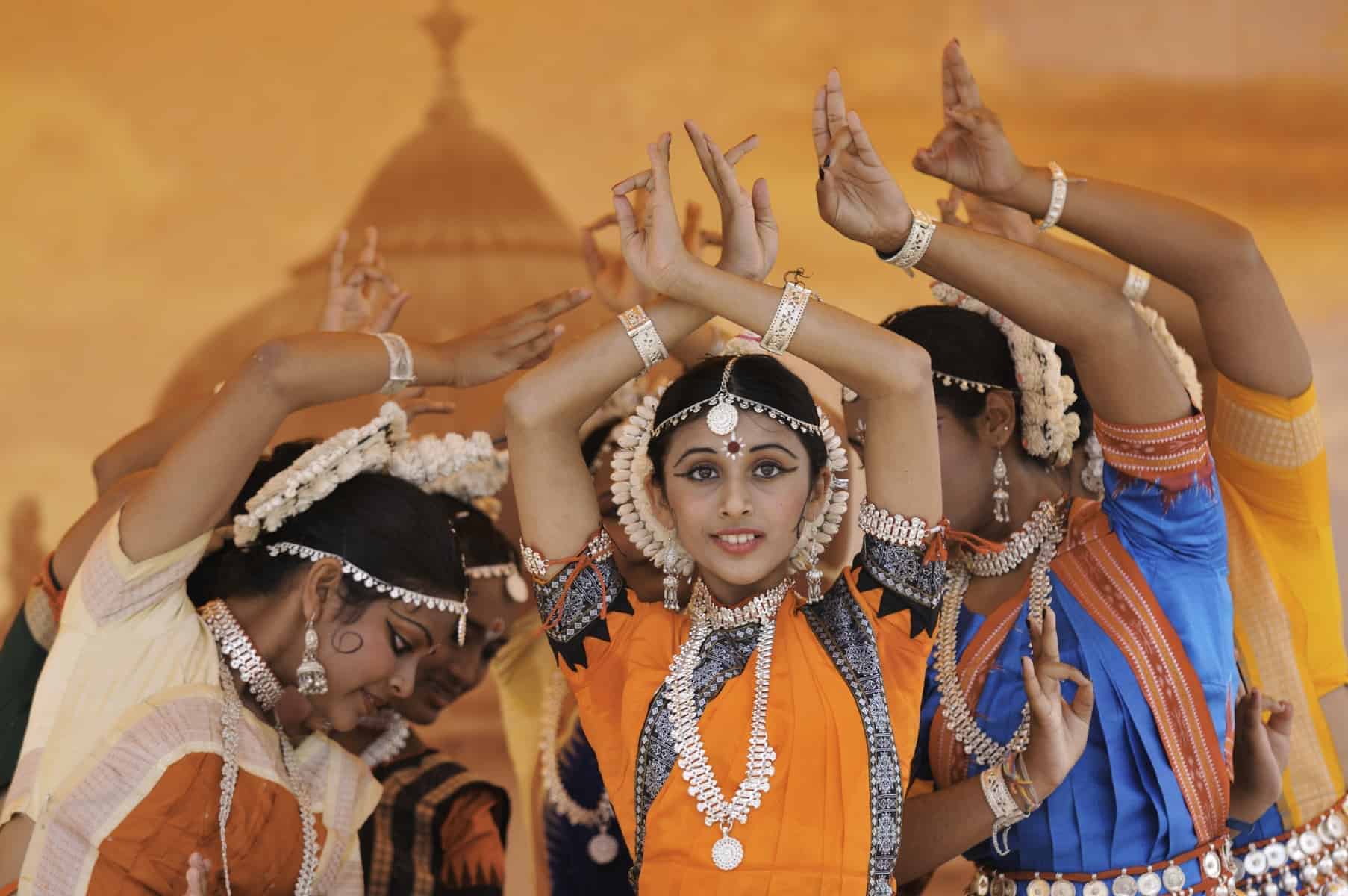 india dancers