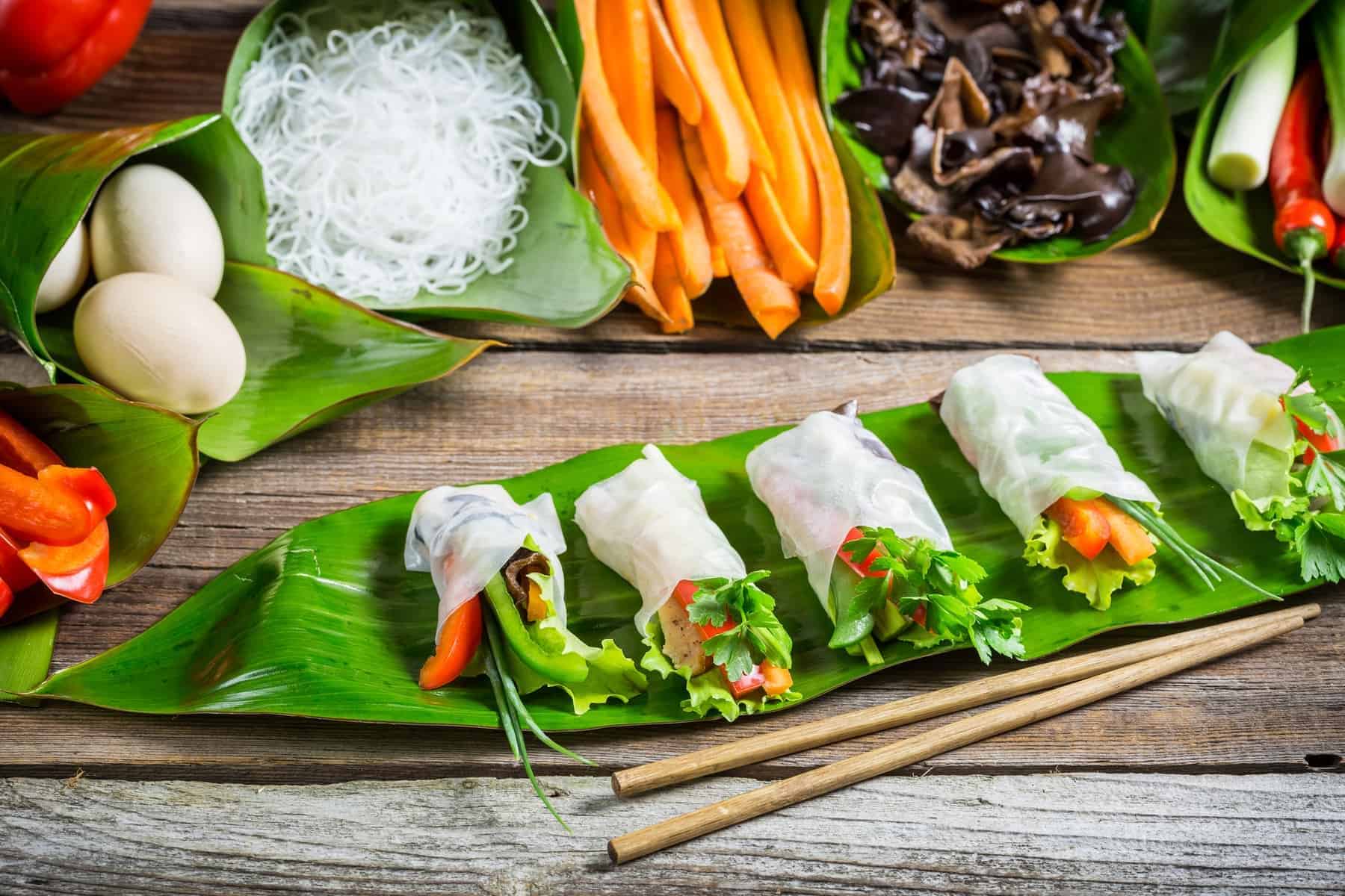 Vietnamesisk mad. Spring rolls with vegetables and chicken