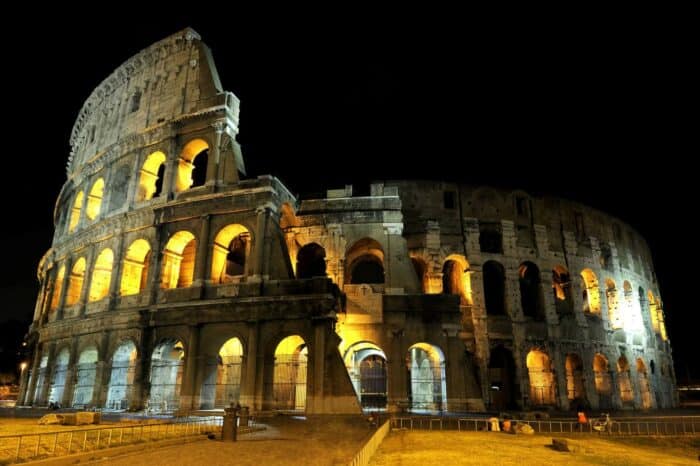 Skinne lunge sig selv Colosseum, et af verdens 7 vidundere med en helt utrolig historie