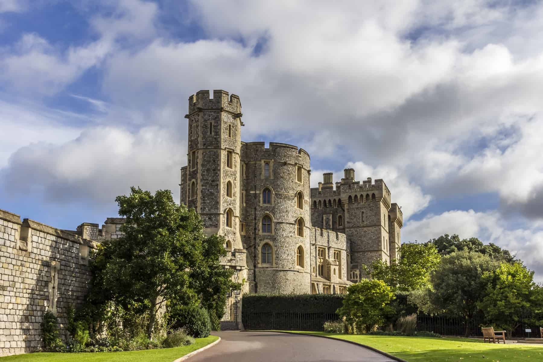 Englannin linnat ovat tärkeä matkailuteema Windsorista Doveriin.