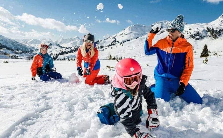 Obertauern familie leg i sne