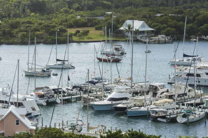 ELBOW CAY, BAHAMAS - Yachts i smuk havn i Bahamas bay, North America
