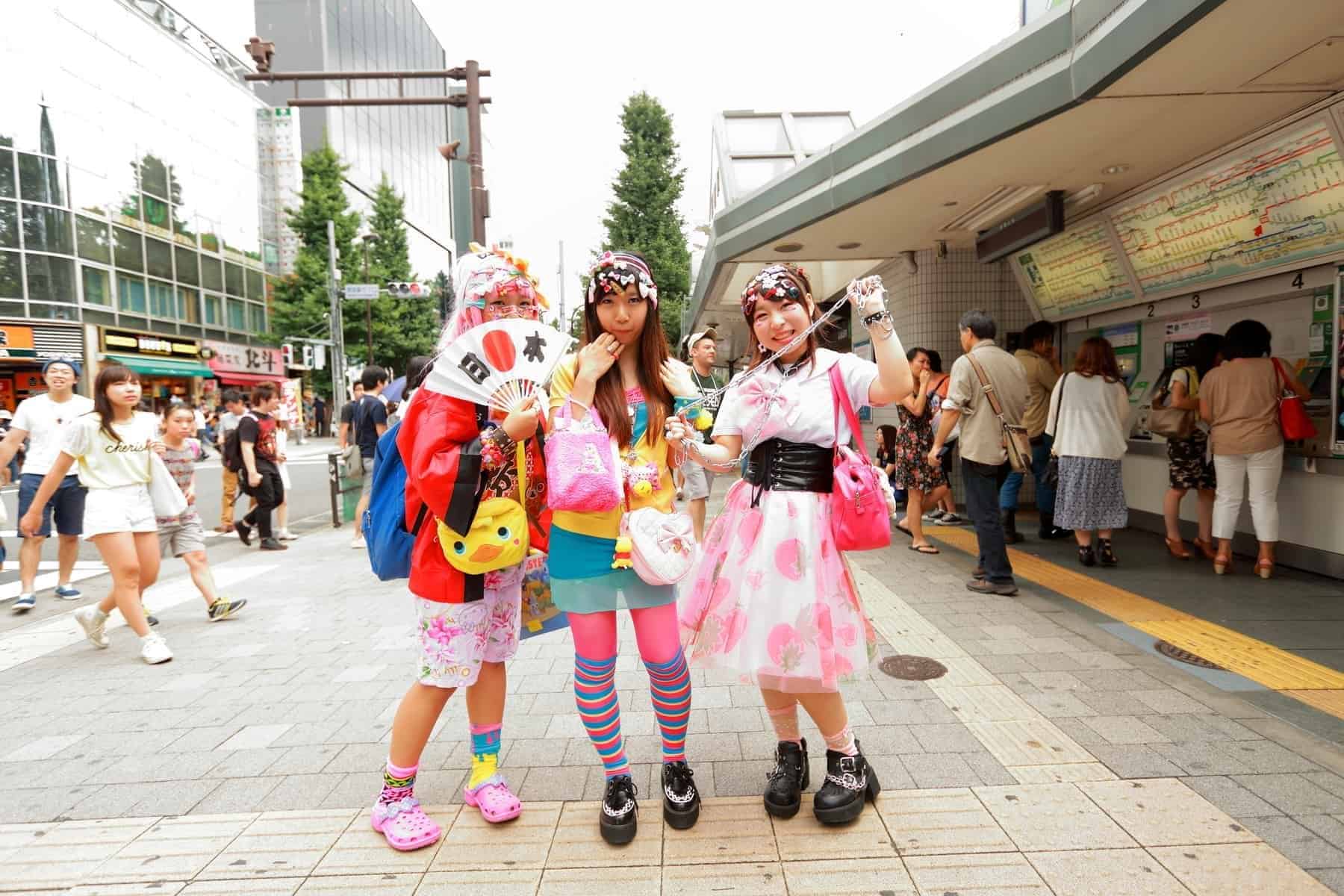 Hver søndag hver uge mødes teenagere og unge voksne i Harajuku for at vise en række tøjstilarter i Tokyo, Japan. Også kendt som Harajuku mode.