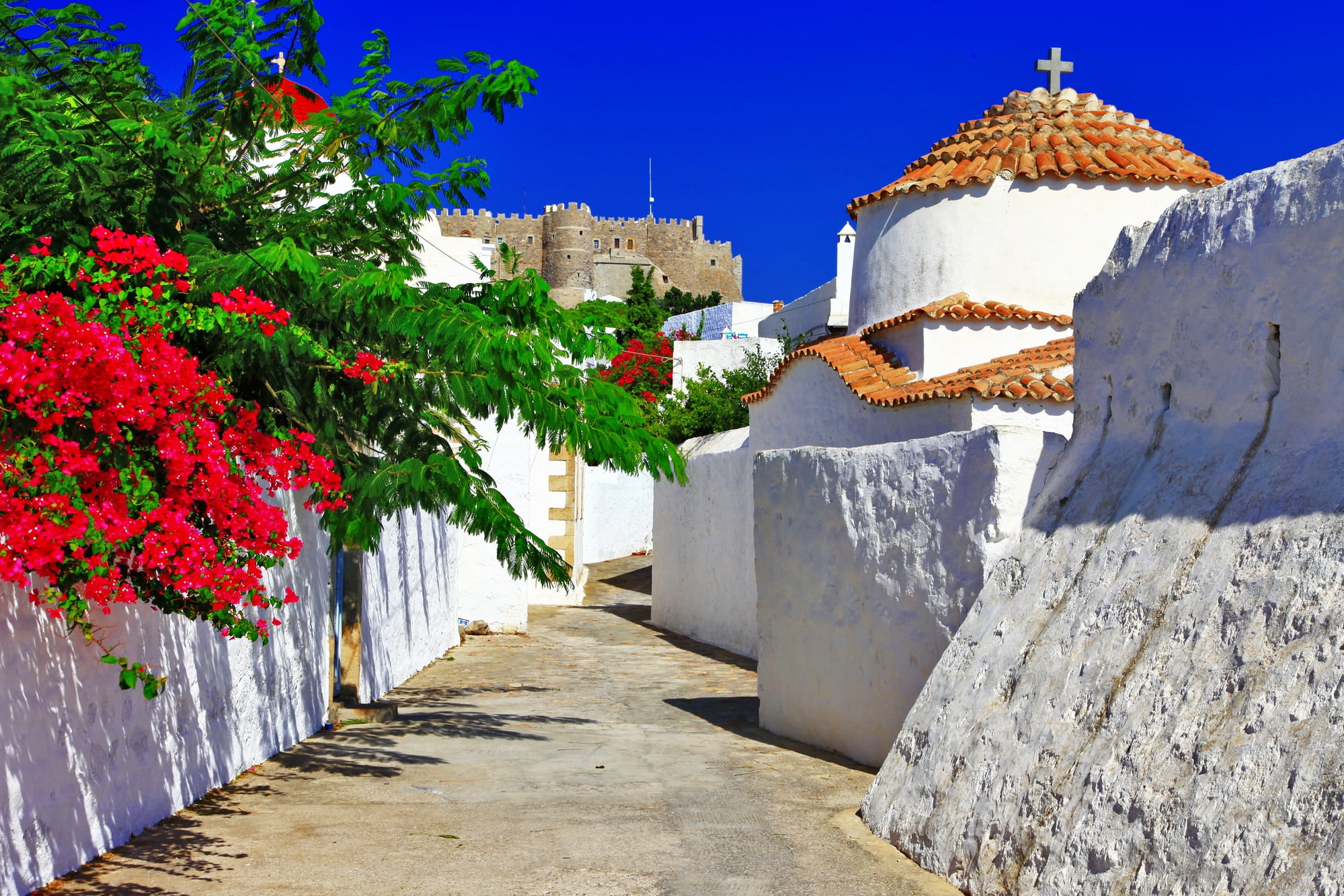 Patmos ø med fin landsbykirke