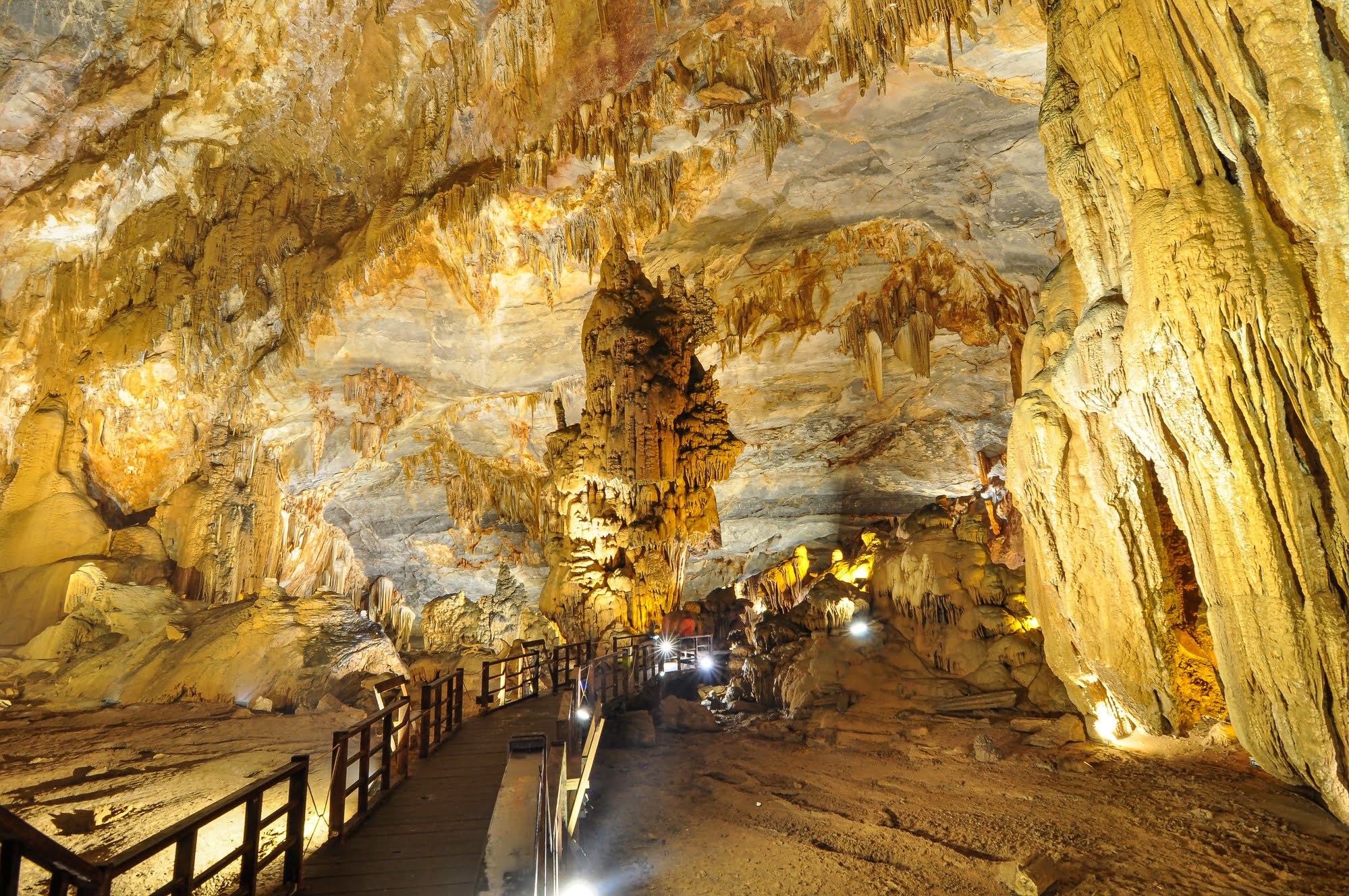 Thien Duong Cave (Paradise Cave) in Phong Nha - Ke Bang National Park, Quang Binh, Vietnam