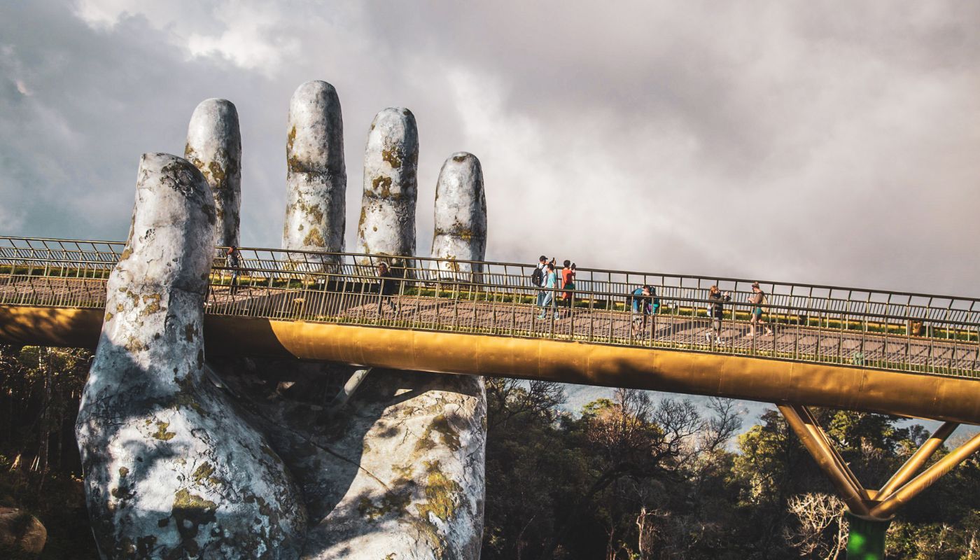 Turister på den gyldne bro