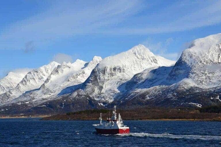 Norges Turistkontor. De syv søstre bjegtoppe i Nordnorge