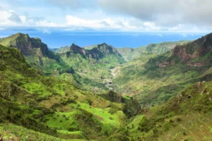 Macaronesien. Kap Verde, der på kort tid er blevet meget populært. Serra Malagueta bjergene i Santiago Island